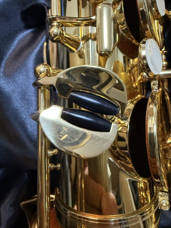 E♭、LowCキーも綺麗に清掃されています。