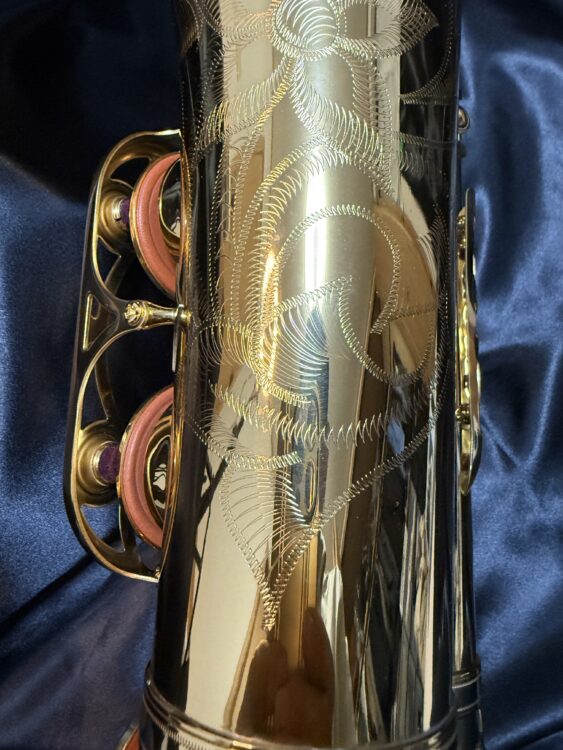 綺麗な彫刻入り