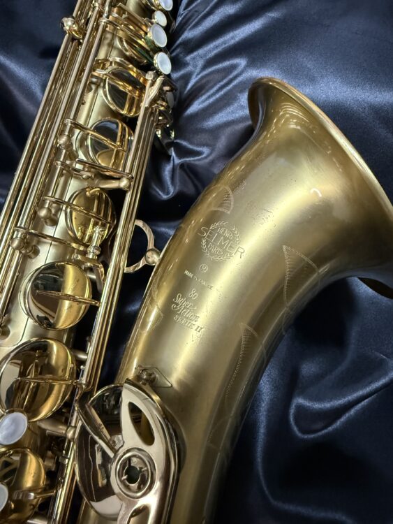 ブラッシュドサテンが渋い