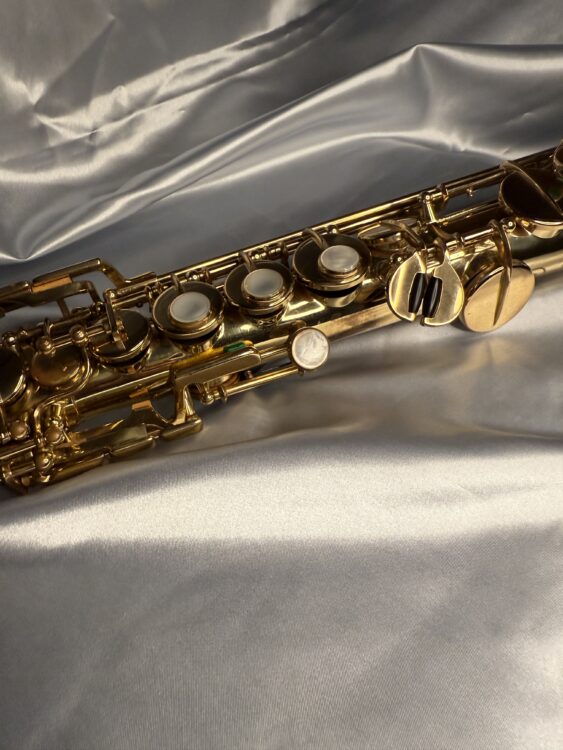 管体は一部ゴールドラッカーの剥がれがありますが、全体的にラッカーは残存している美品です。
