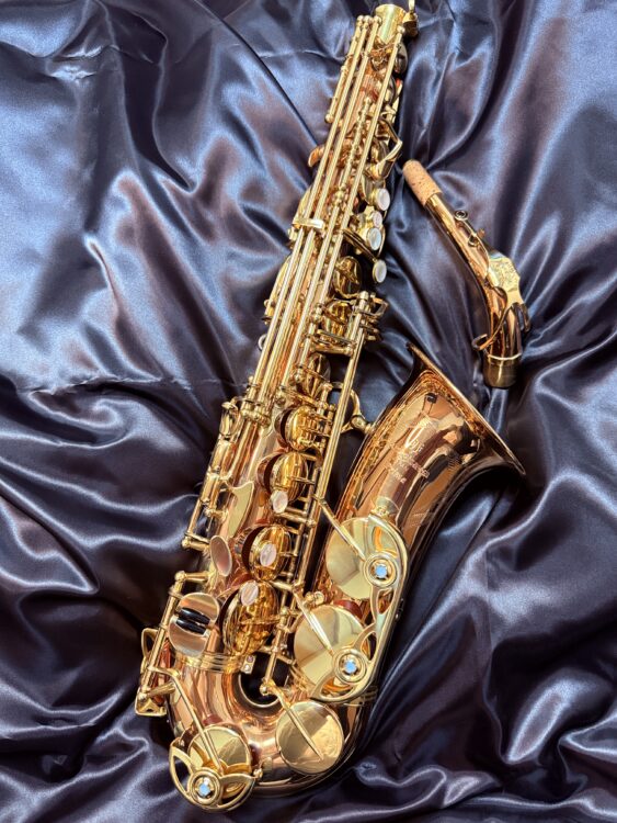 ヤナギサワ製のブロンズ仕様のアルトサックスA-902