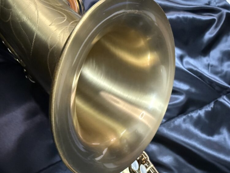 ベルの縁にラッカー剥離有